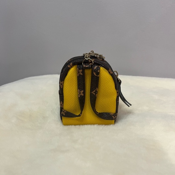 Minion Mini Backpack - Picture 3 of 7